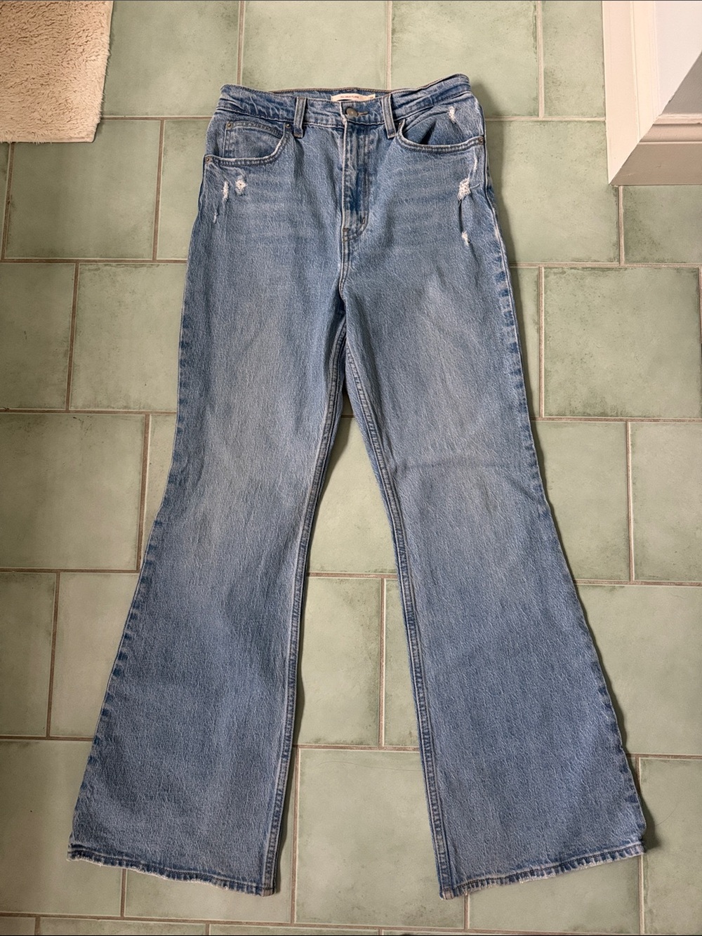Levi’s Women’s 70s High Flare jeans